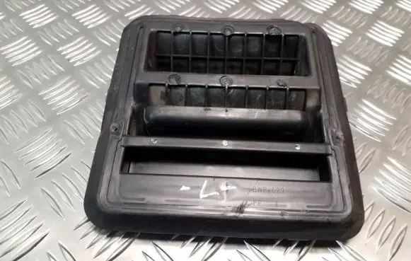Chrysler Grand Voyager IV Quarter panel pressure vent 