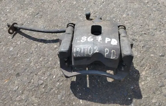 Toyota RAV 4 (XA20) Front brake caliper