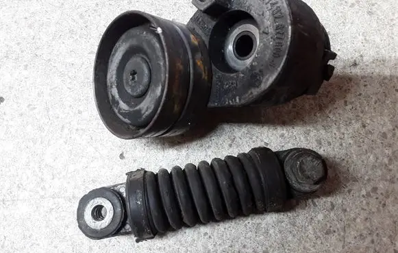 Volvo S40, V40 Alternator belt tensioner 