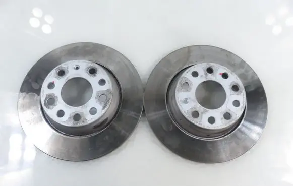 Volkswagen PASSAT B6 Rear brake disc 