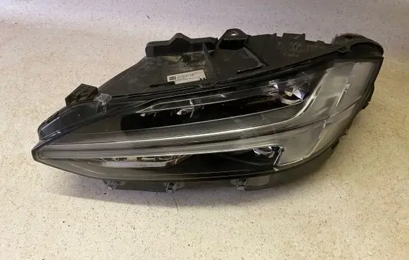 Volvo S90, V90 Headlight/headlamp 31655728