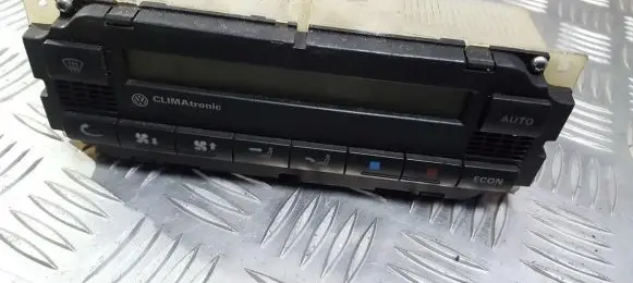 Volkswagen PASSAT B5 Climate control unit 3b2907044a 5hb007617-03