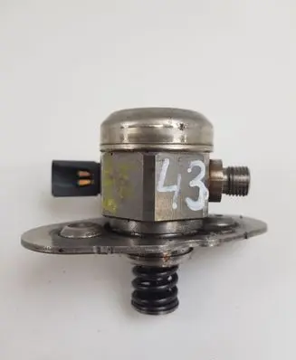 BMW 3 F30 F35 F31 Fuel injection high pressure pump 0261520148 7584461