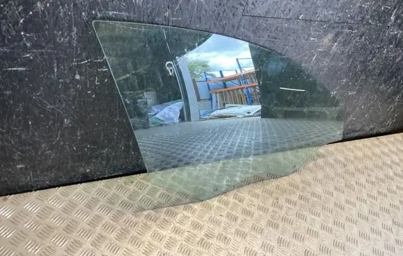 Volvo S90, V90 Front door window glass four-door 