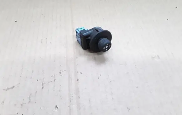 Citroen Berlingo Wing mirror switch 185526