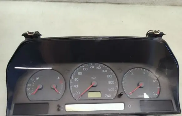 Volvo V70 Speedometer (instrument cluster) 9168386 9168138