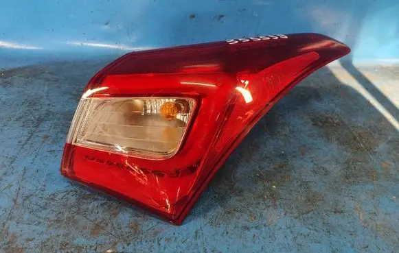 Hyundai Elantra Boot/trunk interior light 92402A5120