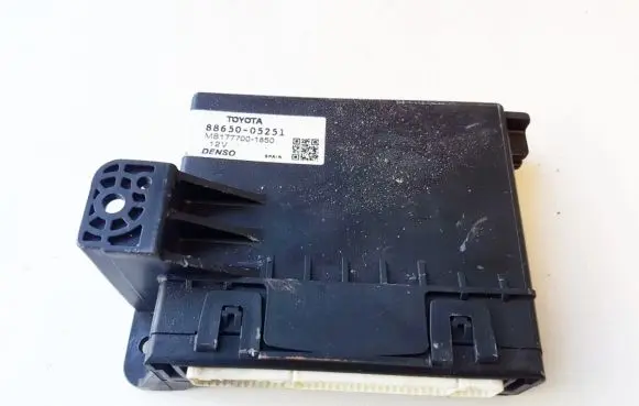 Toyota Avensis T270 Other control units/modules 8865005251 88650-05251