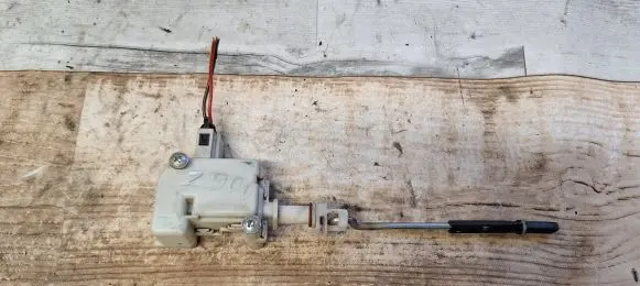 Skoda Octavia Mk1 (1U) Central locking motor 3A0959732