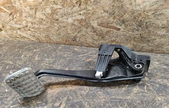 Mercedes-Benz GLA W156 X156 Brake pedal A2462920207 A2462901101