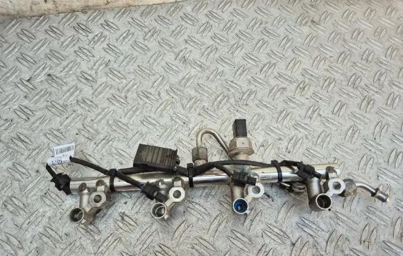 Mercedes-Benz C W204 Fuel main line pipe 2710705495 1018911922 A2711530328
