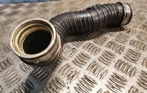 Mercedes-Benz C W203 Intercooler hose/pipe 2035282682
