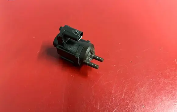 BMW X3 G01 Vacuum valve 8570591