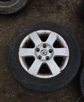 Skoda Octavia Mk2 (1Z) R15 spare wheel 