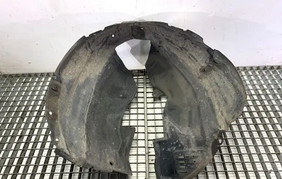 Front wheel arch liner splash guards