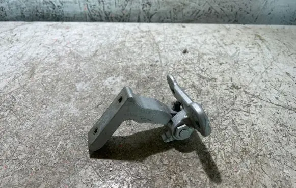 Volvo XC90 Front door lower hinge 31424589 V526