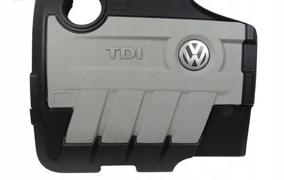 Volkswagen PASSAT B6 Engine cover (trim) 03L103925
