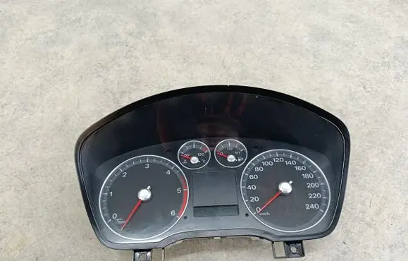 Ford Focus Speedometer (instrument cluster) 7M5T10849GB