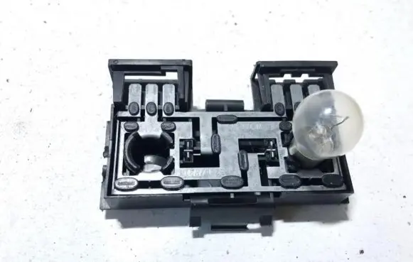 Volkswagen PASSAT B3 Tail light bulb cover holder 333945259