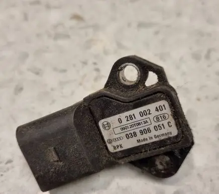 Volkswagen PASSAT B6 Air pressure sensor 038906051C 090120T0813A 0281002401