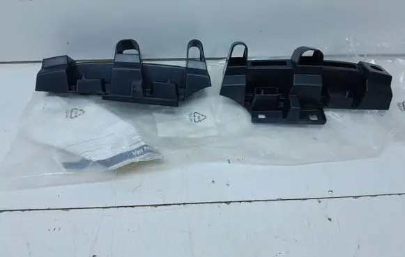 Front bumper mounting bracket