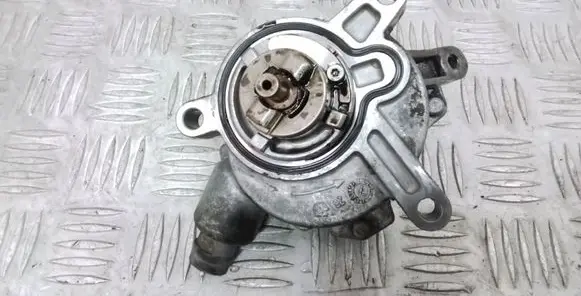 Volvo V70 Vacuum pump 30731825