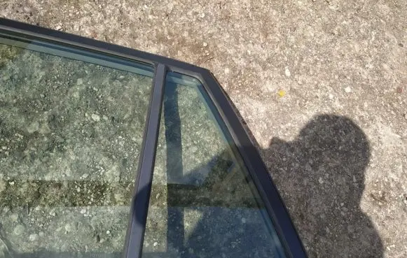 Toyota RAV 4 (XA20) Rear vent window glass 