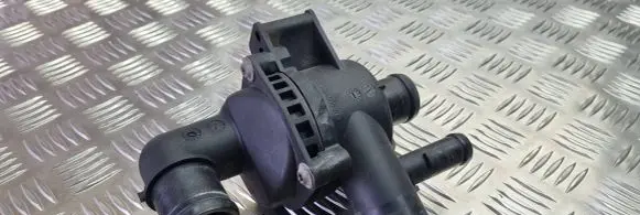 Jaguar XF X250 Thermostat housing 9X238A586AD C8W0A