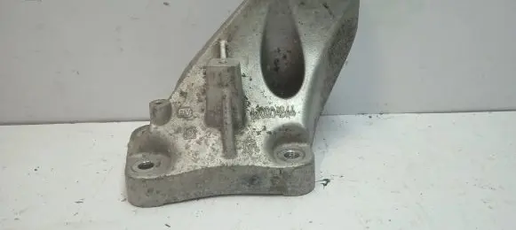 Maserati Ghibli Engine mounting bracket 670004866