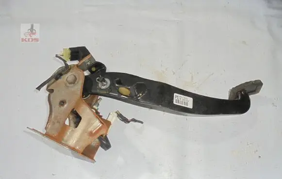 KIA Sportage Clutch pedal 32802-2S050
