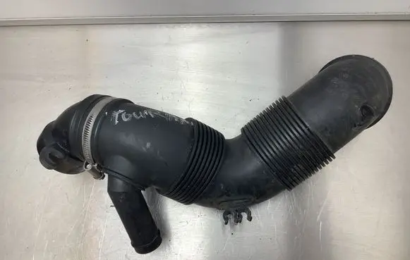 Volkswagen Touran II Coolant pipe/hose 3C0129654M