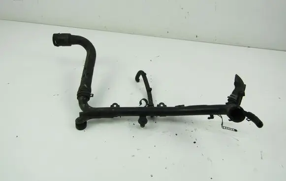 Volkswagen PASSAT B5.5 Engine coolant pipe/hose 