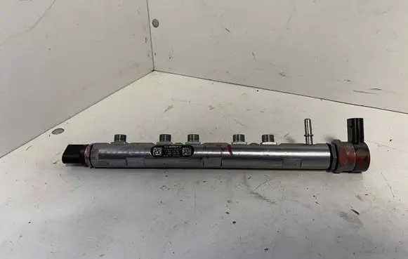 BMW 3 F30 F35 F31 Fuel main line pipe 7809128 780912805 0445214183