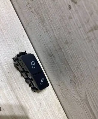 Mercedes-Benz C W204 Central locking switch button A2048706310