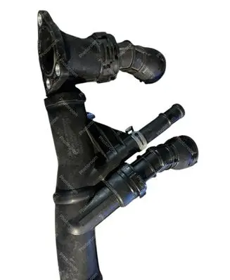 Volkswagen PASSAT B8 Engine coolant pipe/hose 04L121111 04L121170E