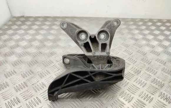 Peugeot 3008 II Engine mount bracket 091622 008956
