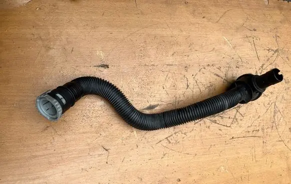 BMW 1 E82 E88 Air intake duct part 7556556