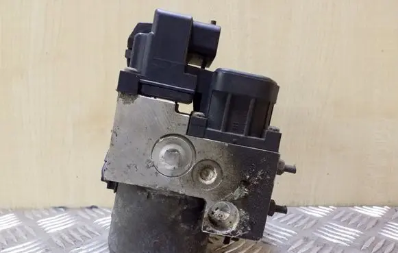 Subaru Forester SF ABS Pump 27531FC010 11000040690