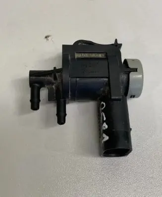 Audi A3 S3 8L Turbo solenoid valve 1J0906283C