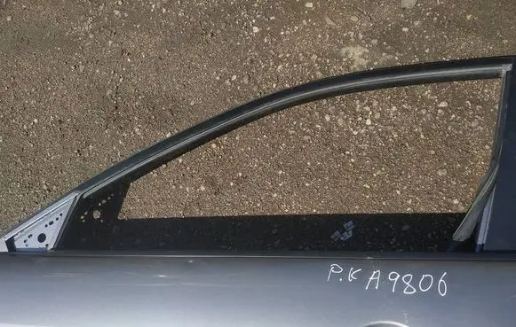Front door glass trim molding