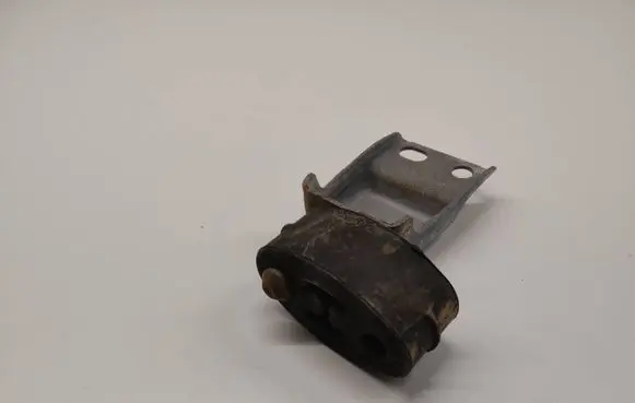 Volvo XC40 Muffler mount bracket/holder 31452075