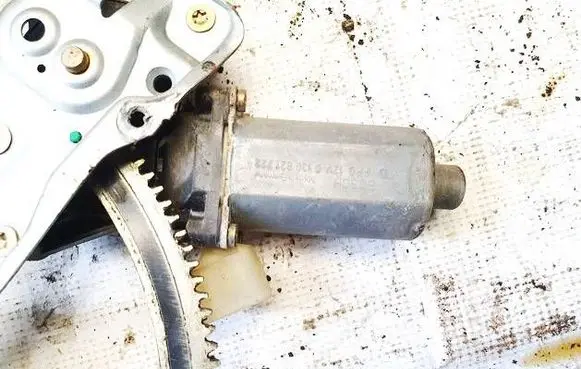 Mercedes-Benz CLK A208 C208 Front door window regulator motor 0130821722 119377-xxx