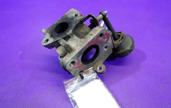 Volkswagen PASSAT B6 Coolant heater control valve 103557