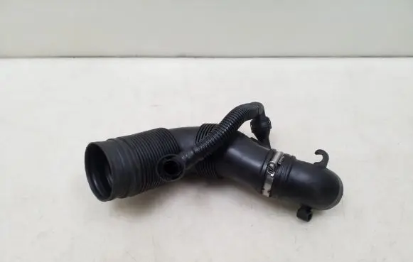Coolant pipe/hose