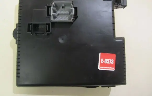 Volvo V70 Fuse module 8676391