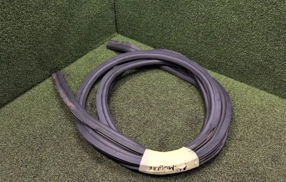 Renault Trafic III (X82) Rear door rubber seal (on body)