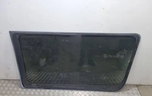Mercedes-Benz Sprinter W906 Rear side window E000262 43R001167 DOT618AS2M50
