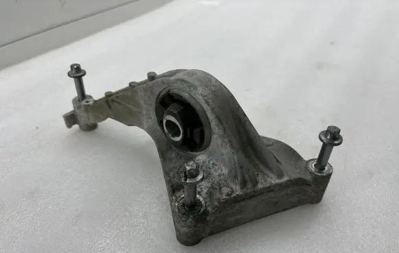 Tesla Model 3 Engine mounting bracket 109533800D YN1211821A229