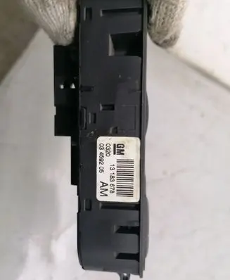 Opel Zafira B Electric window control switch