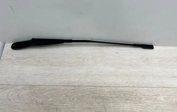 Front wiper blade arm